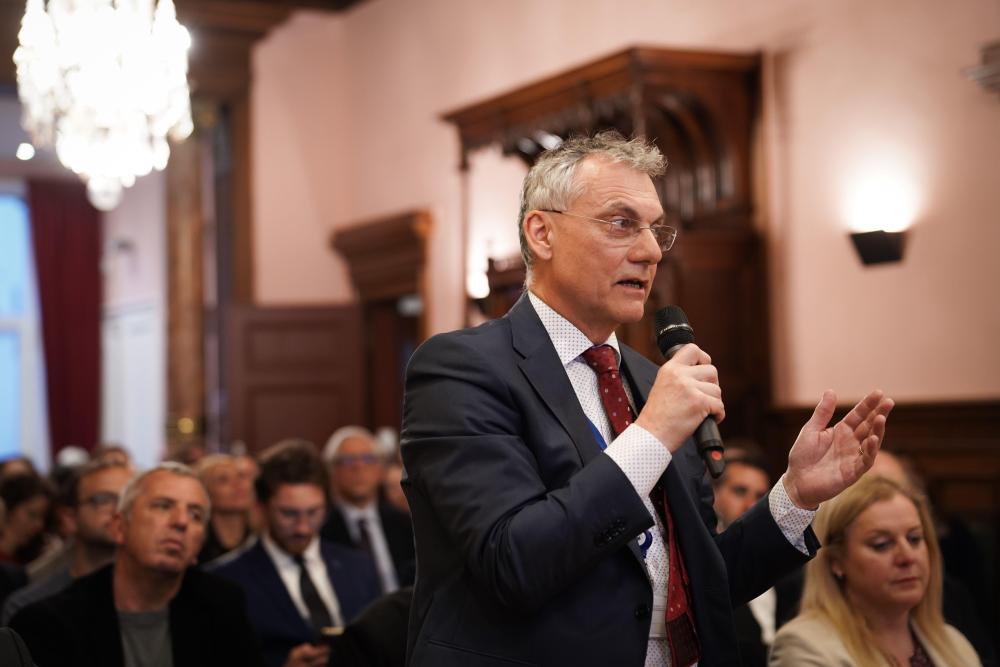 debate__atlantic_relations_in_crises_18