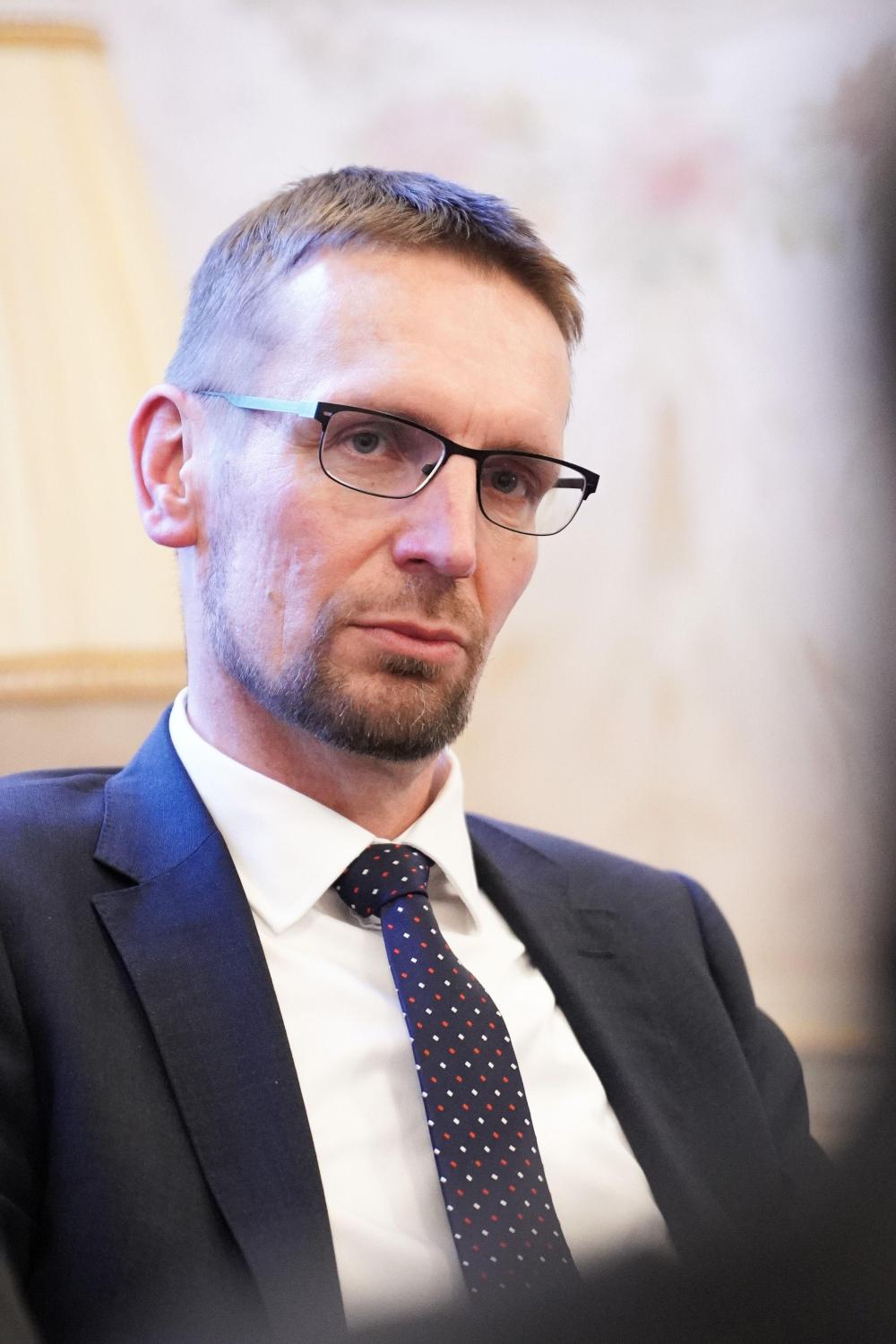 debate__atlantic_relations_in_crises_11