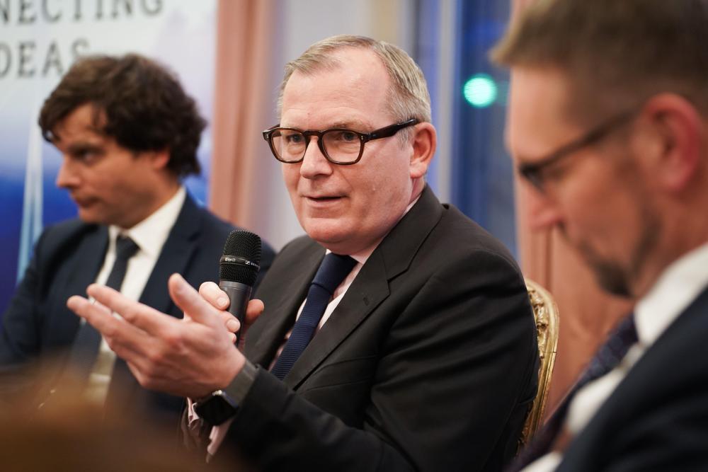 debate__atlantic_relations_in_crises_13