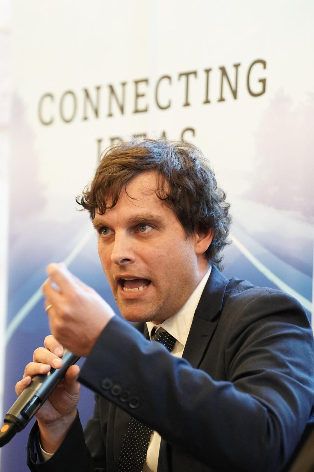 debate__atlantic_relations_in_crises_7
