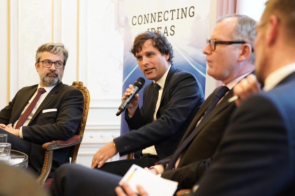 debate__atlantic_relations_in_crises_8