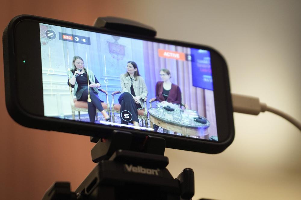 science_café__women_share_science__2