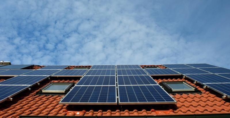 Praha_instaluje_fotovoltaicke_elektrarny_na_mestske_budovy