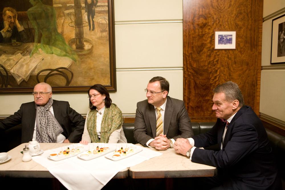 1171223_Setkání s prezidentem v kavárně Slavia
