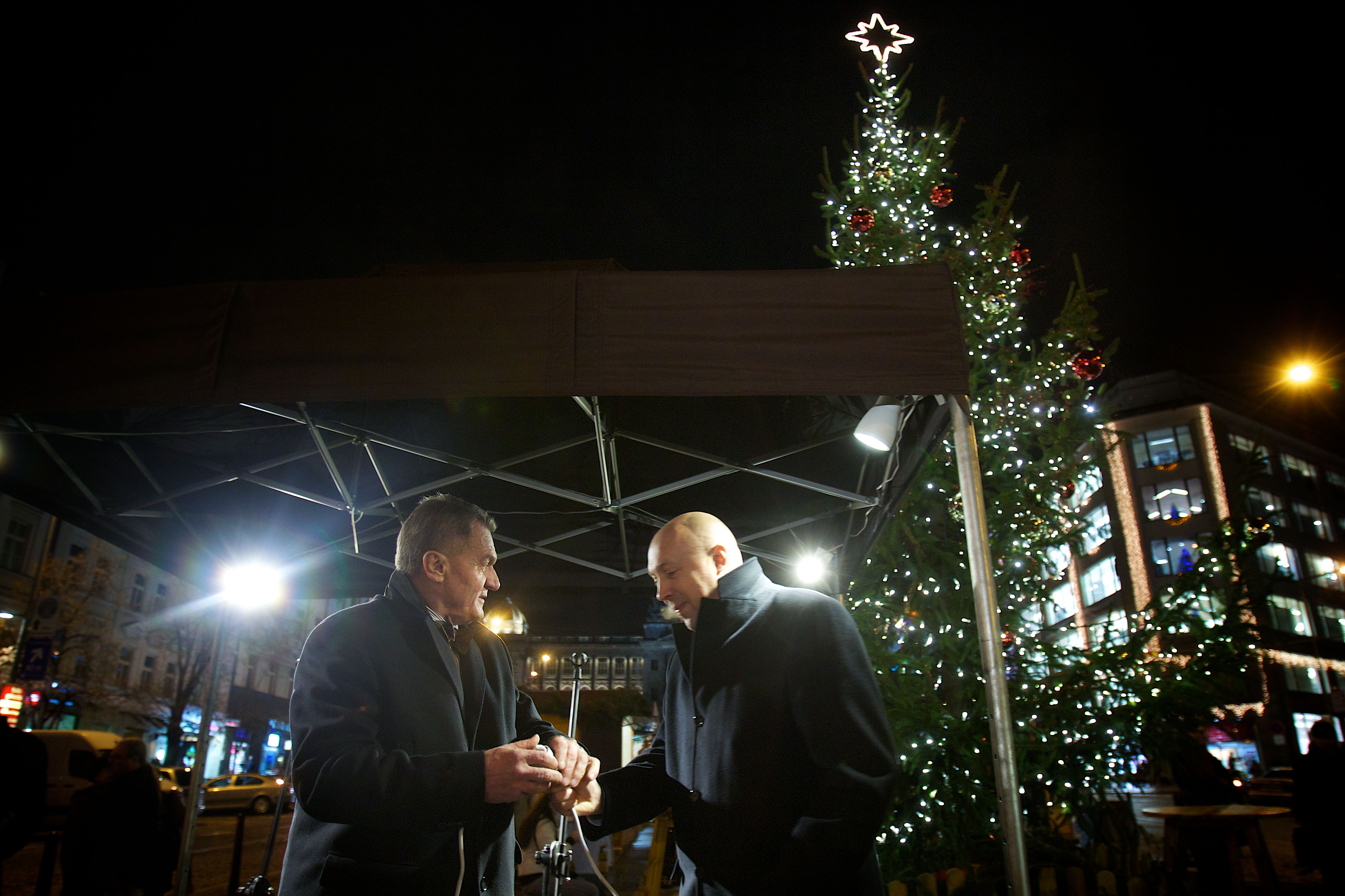 16.12- Rozsvícení vánočního stromu na Václavském náměstí