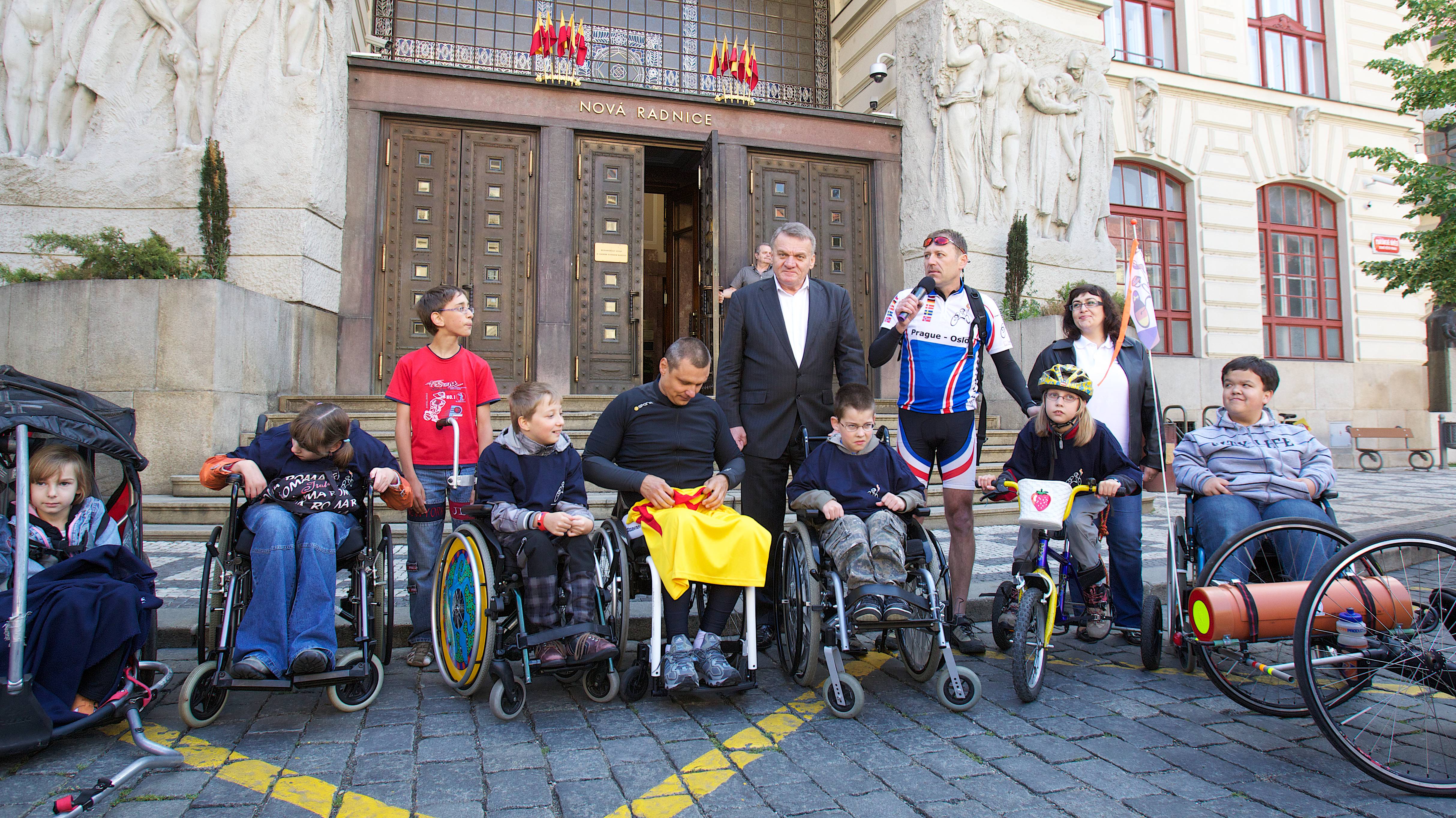 Primátor odstartoval další Cestu za snem vozíčkáře Heřmana Volfa – tentokrát pro děti