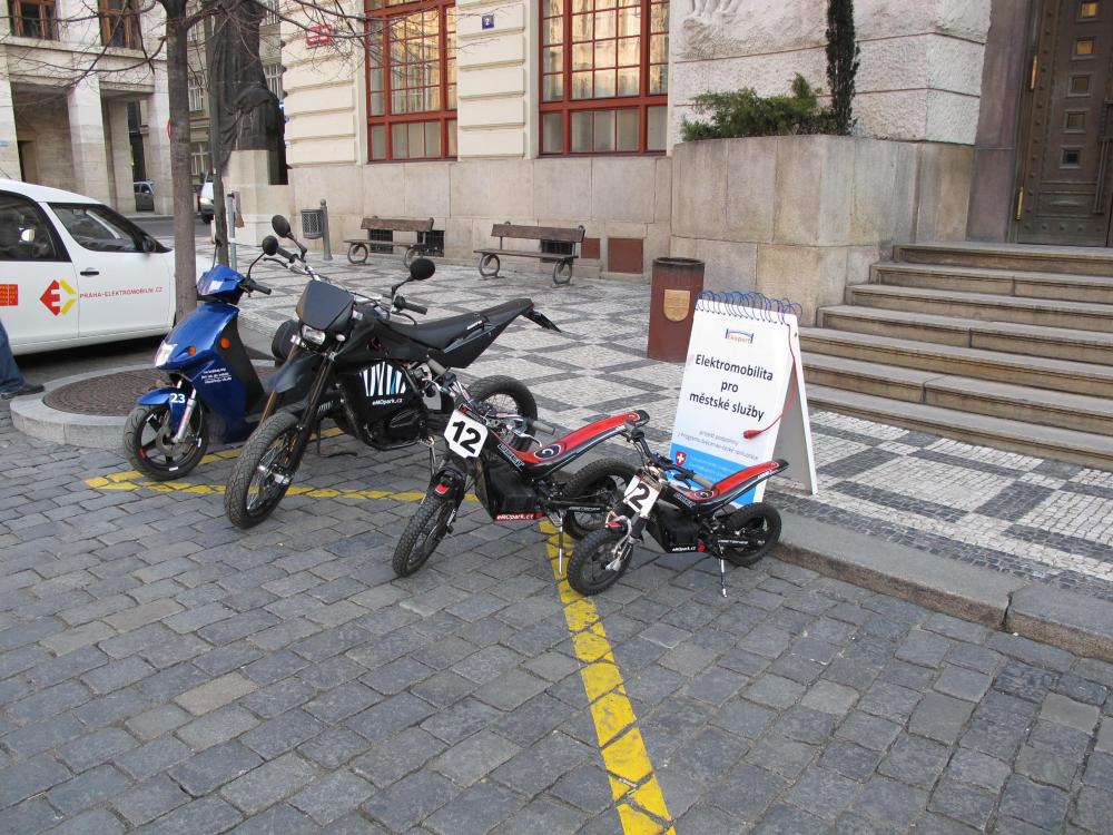 Cyklus_seminaru_Elektromobilita_01