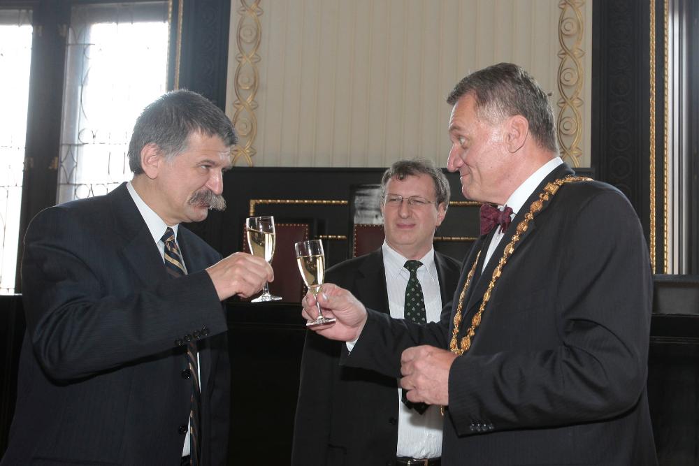 907723_2011-06-03 - Primátor se setkal s předsedou Parlamentu Maďarské republiky