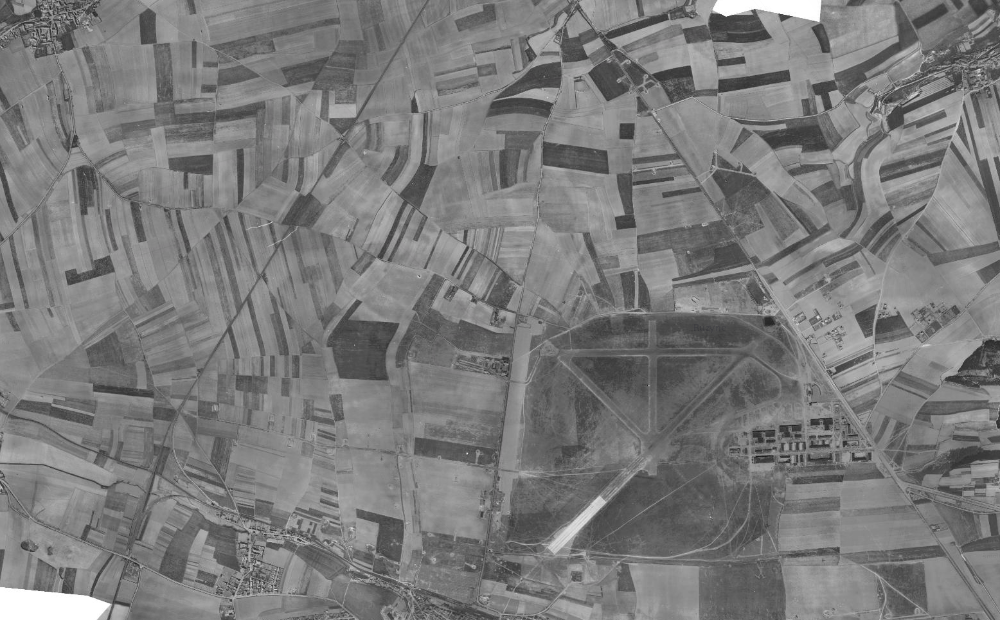 x7_Dve_Prahy_Promena_letiste_1945