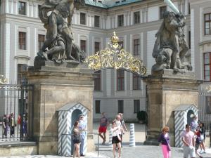 Návštěvníci Pražského hradu