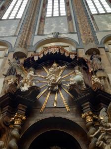 g005M_oltář sv Kříže_PMarie Sněžné_po (6)