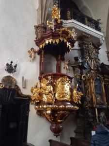 g006M_kazatelna v kostele sv. Vojtěcha_po (2)