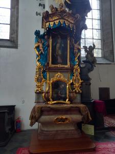 g007M_oltář v kostele sv. Ducha_po (1)