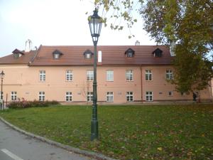 g009_U Lužického semináře 111_42_po (3)