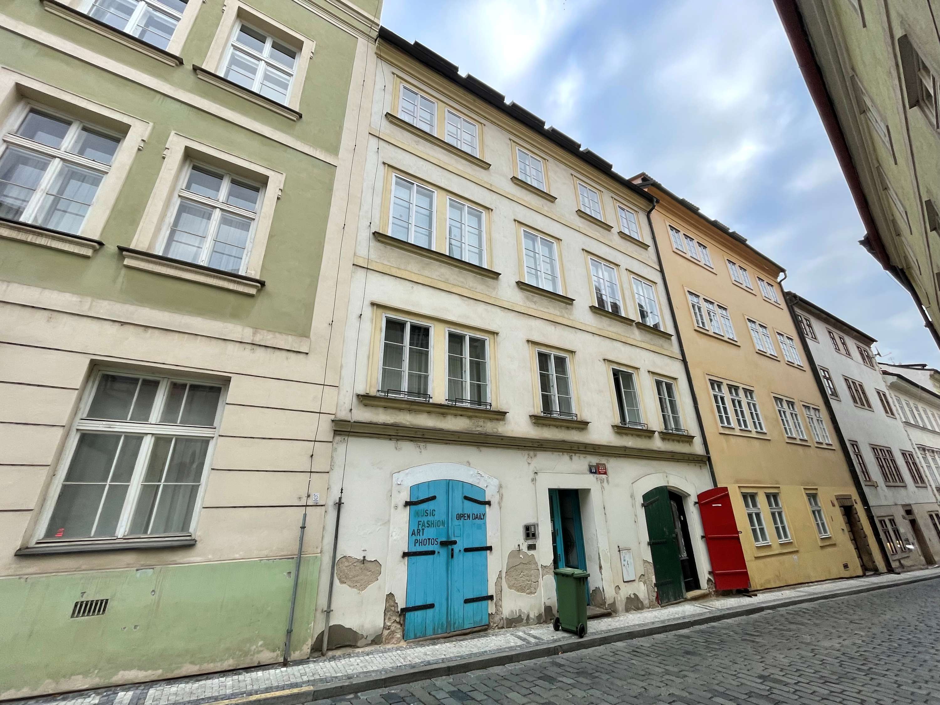 Vlašská 10