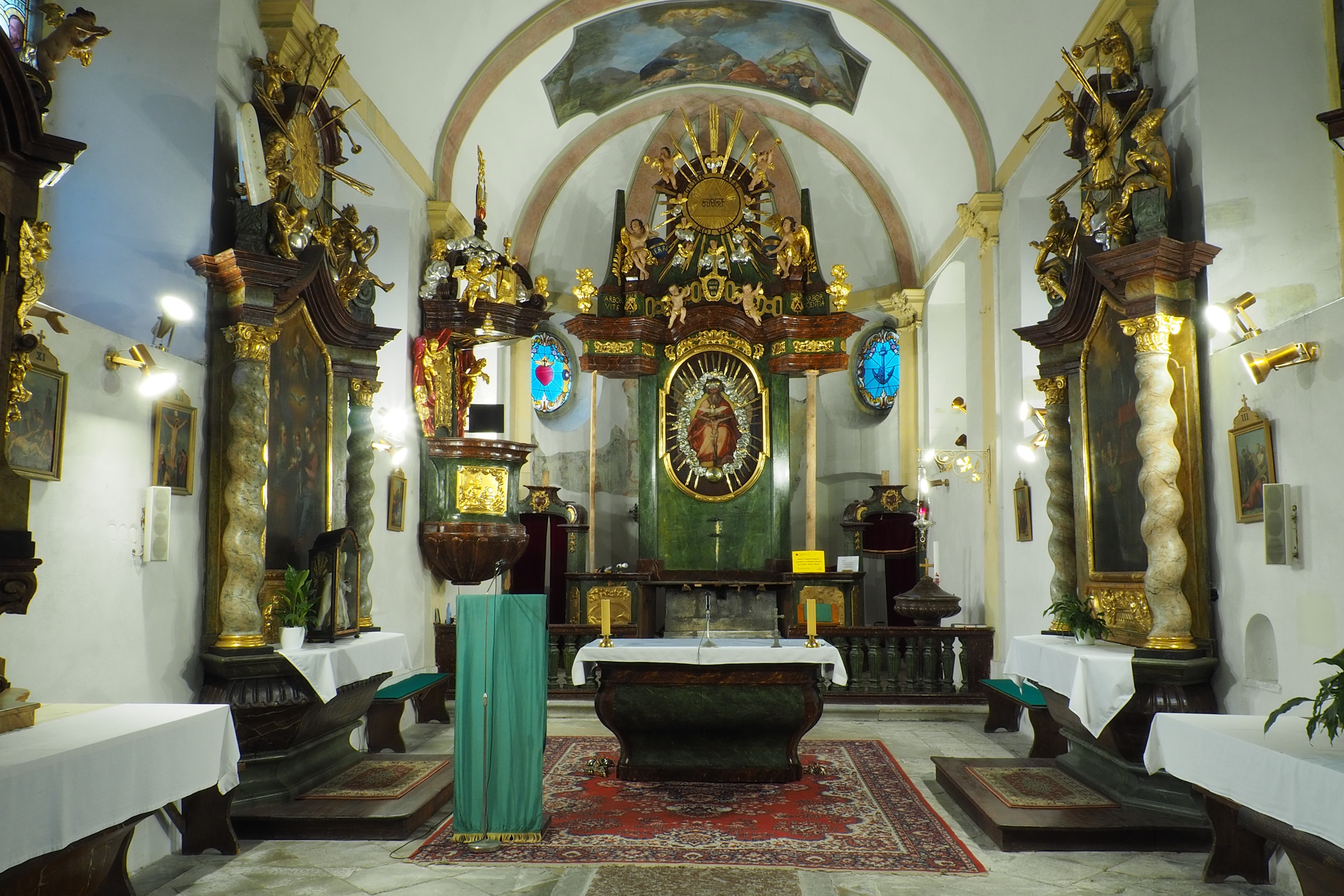 oltář Nejsvětější Trojice