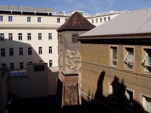 1150924_Č.p. 314, hranolová věž staroměstských hradeb, k. ú. Staré Město, Bartolomějská 4, Praha 1