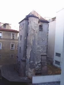 1150942_Č.p. 314, hranolová věž staroměstských hradeb, k. ú. Staré Město, Bartolomějská 4, Praha 1