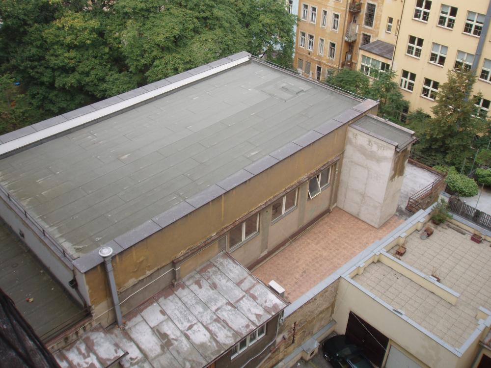 pohled na společenský sál ze střechy Hasičského domu