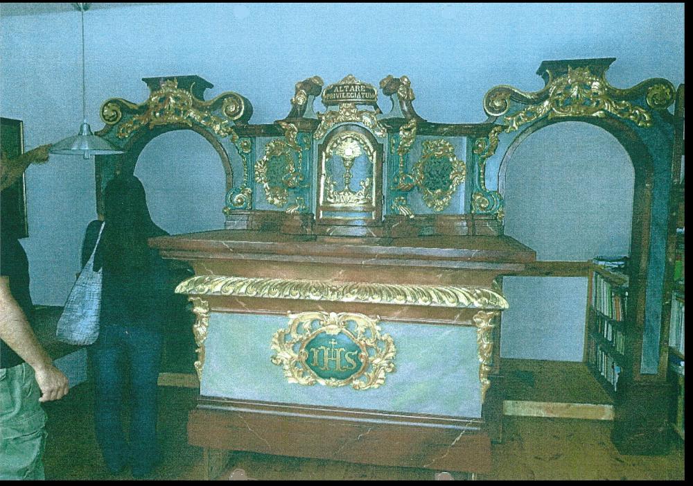 oltář během prací