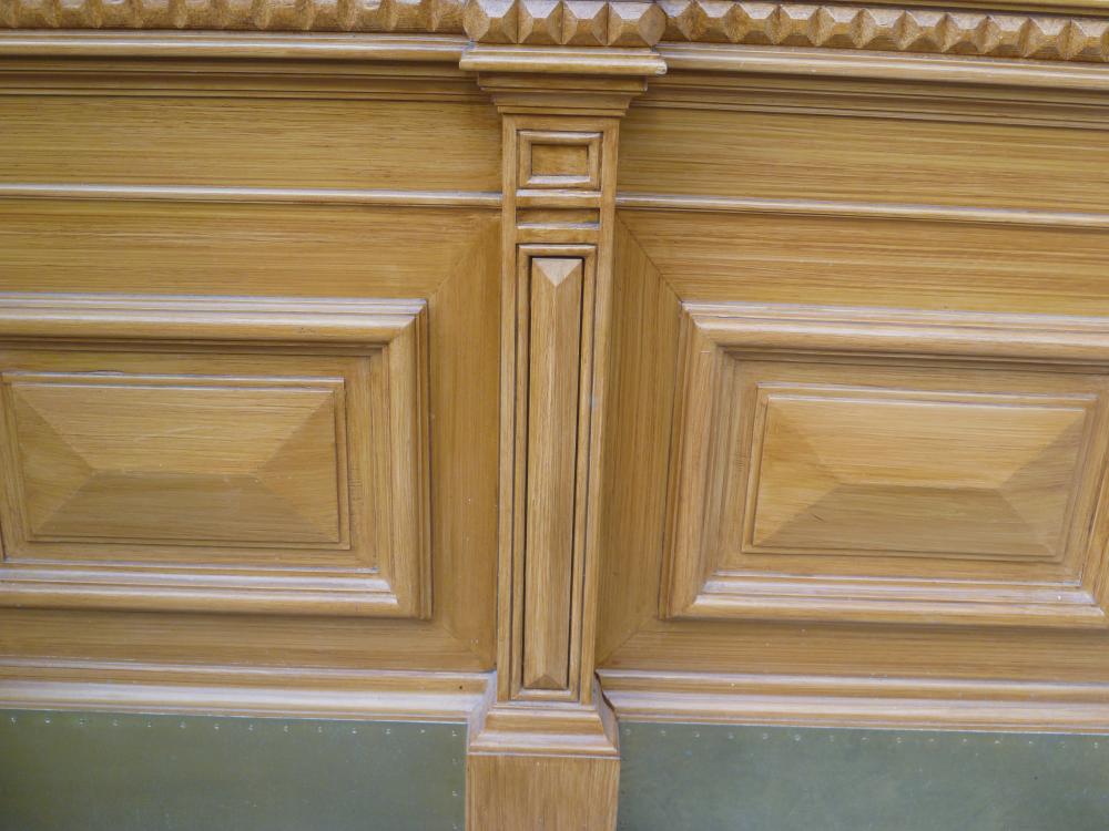 detail na spodní část dveří s okopným plechem