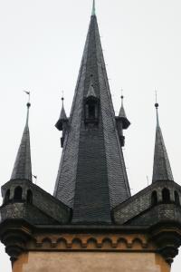 Levá věž kostela sv. Antonína (při pohledu ze Strossmayerova náměstí) &#8211;  po opravě