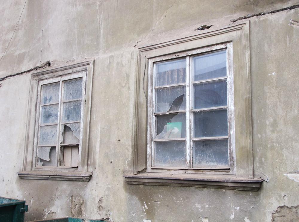 fasada_okna_pred_opravou_3