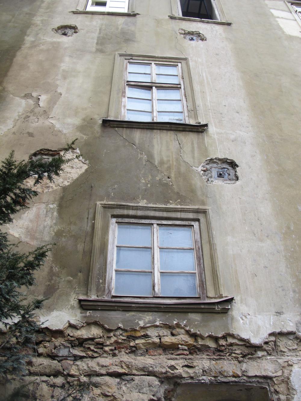 fasada_okna_pred_opravou_4