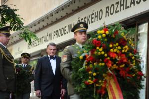 1247674_2011-08-21 - Praha si připomněla oběti srpnové okupace u budovy rozhlasu