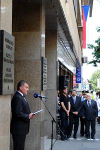 932929_2011-08-21 - Praha si připomněla oběti srpnové okupace u budovy rozhlasu