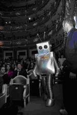 Jedna z hvězda celého ročníku Cen Czech Grand Design 2009, Robot, přichází.
