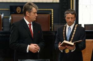 24.3.- Prezident Juščenko a primátor Bémna Staroměstské radnici