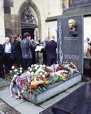 508683_26.6.2007-Pomník M. Horákové na Vyšehradském hřbitově