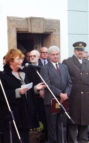 548018_28.10.2007-Náměstkyně primátora Marie Kousalíková pozdravila účastníky slavnostního shromáždění ke státnímu svátku