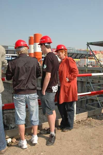 570818_24.2.-Náměstkyně M. Kousalíková se studenty na stavbě tunelů Blanka