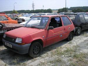 c_131_renault_5_int_jpg