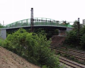 Nový most přes železnici spojuje opět Hostivař a Malešice