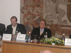 15. 1. tisková konference CowParade Prague 2004. Hovoří pan Serge Borenstein.