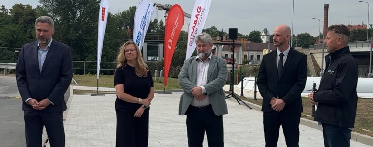 Z dnešního slavnostního otevření nového objektu v areálu ÚČOV