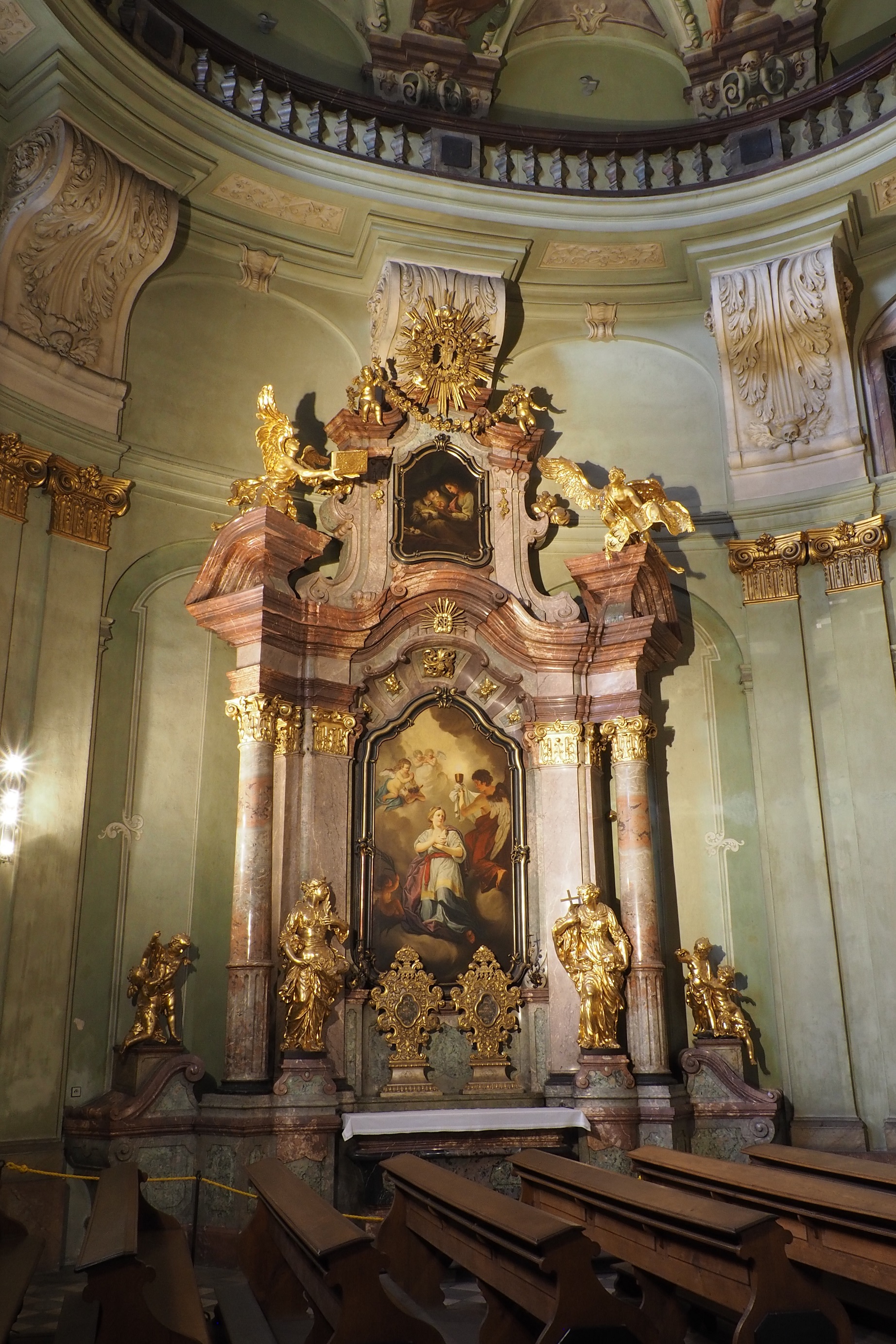 Z dotace města byl rekonstruován boční oltář sv. Barbory v kostele sv. Mikuláše