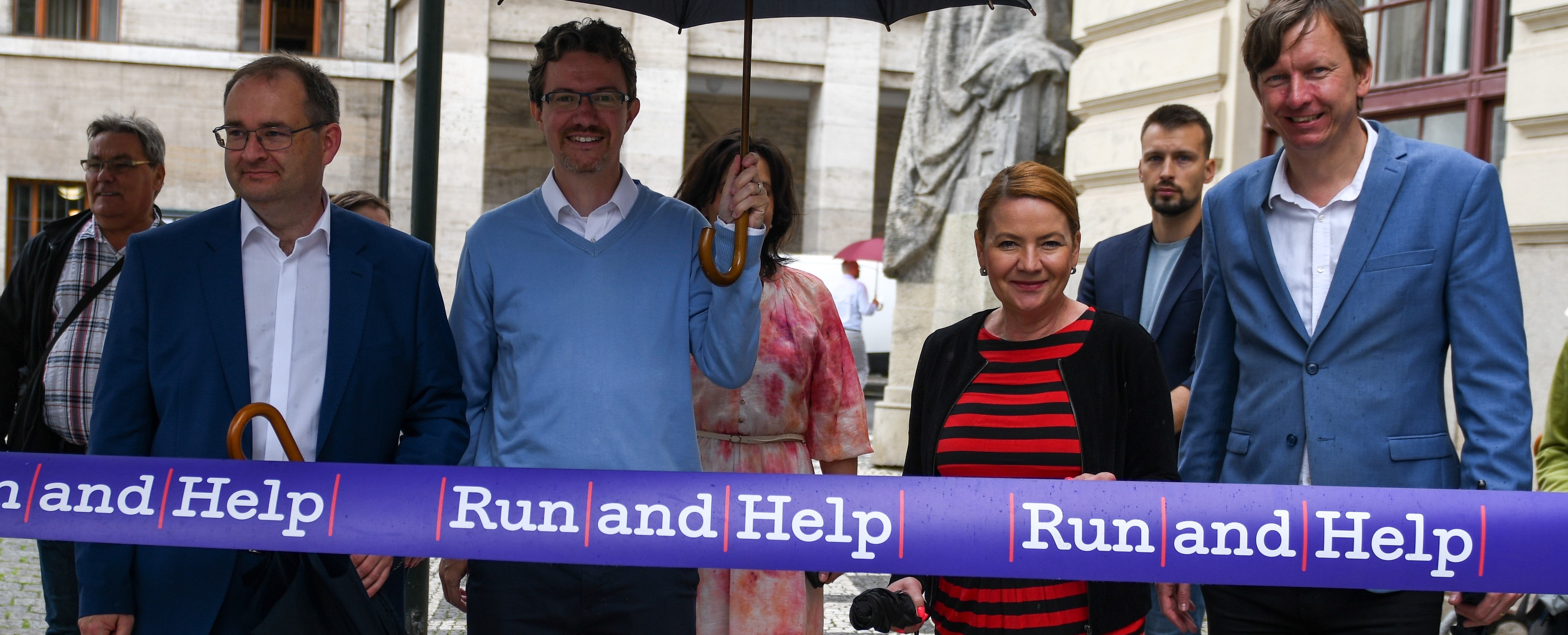 Charitativní běh Run and Help kolem Nové radnice