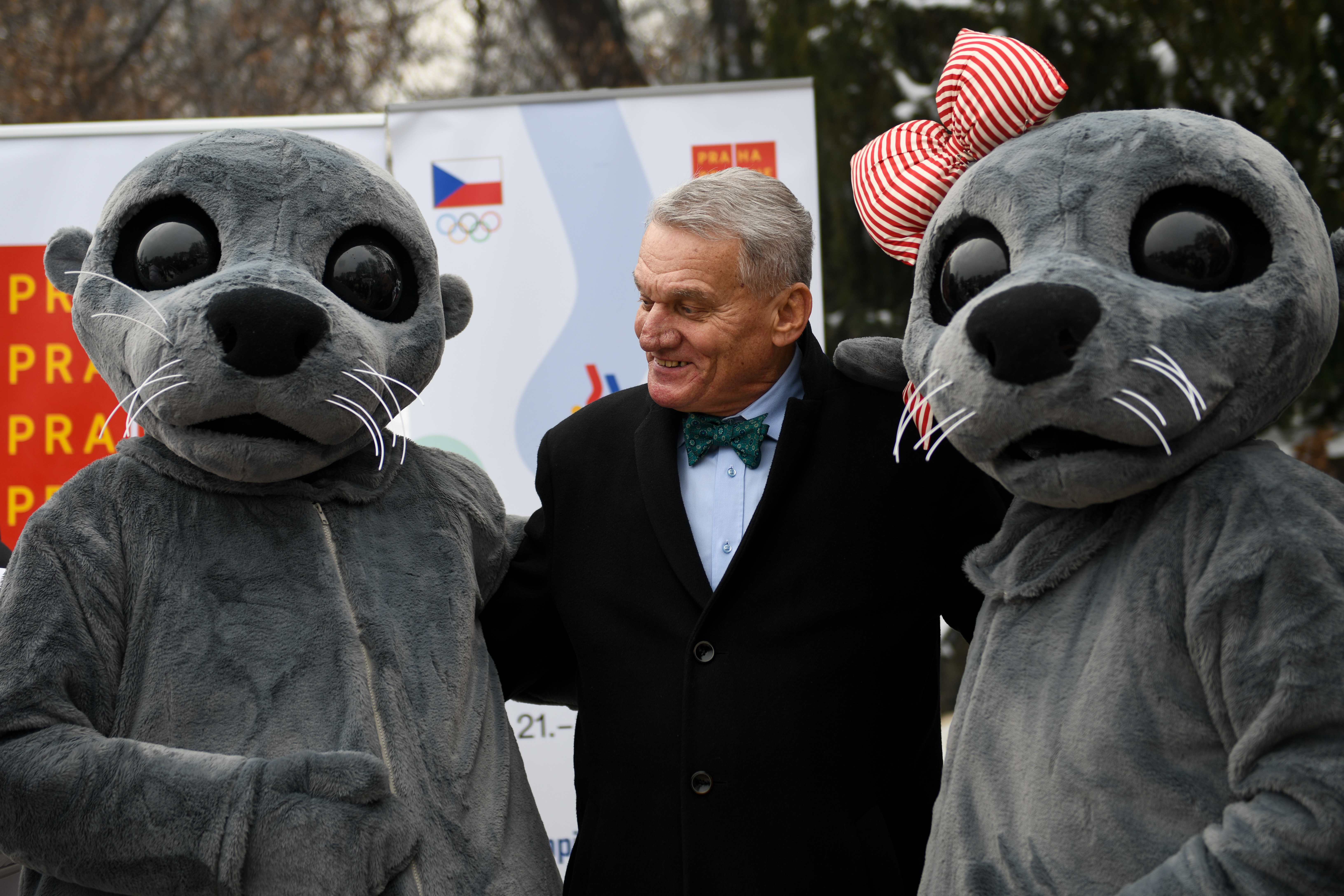 Primátor Svoboda s maskoty letošní Olympiády dětí a mládeže 