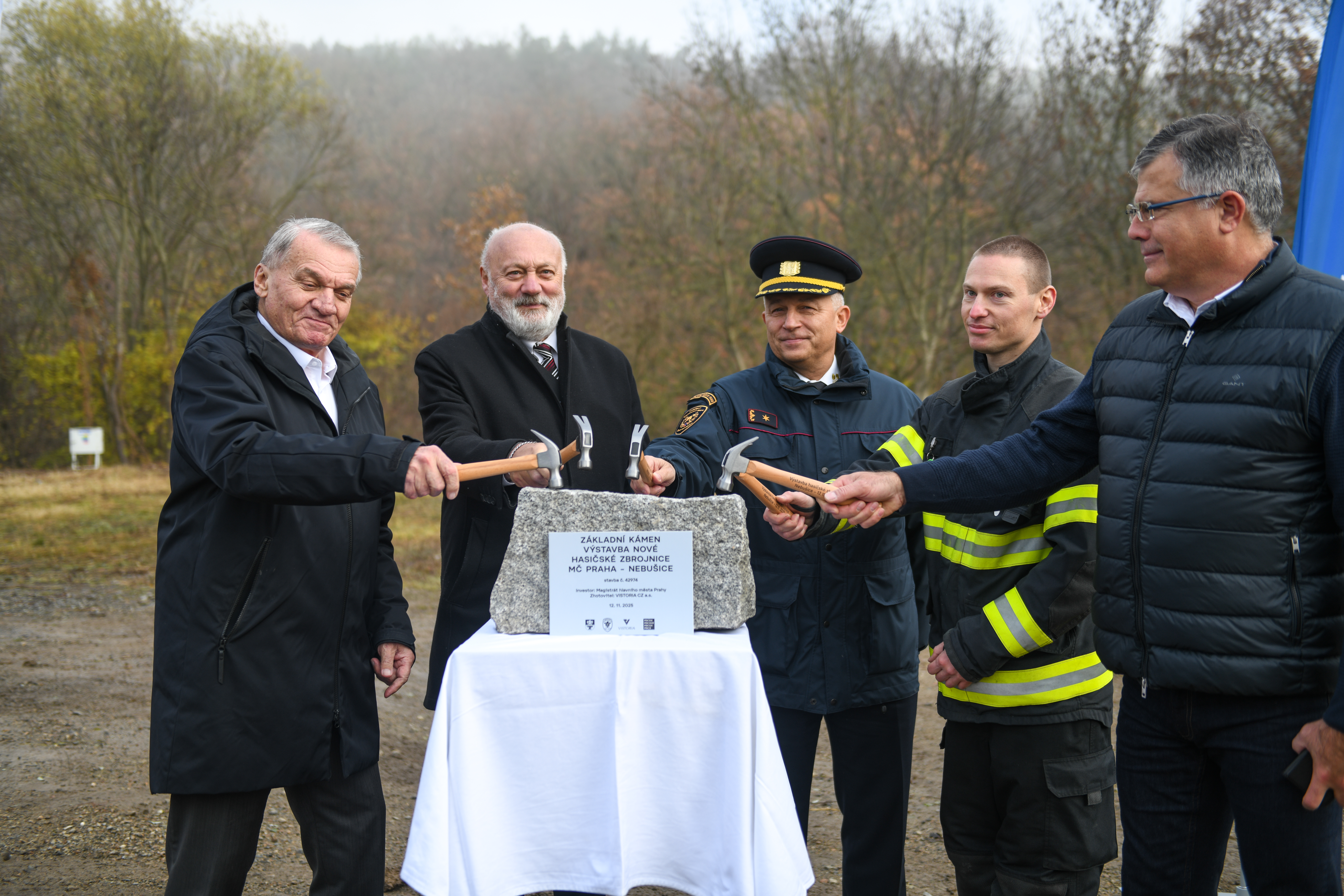 Slavnostní poklepání na základní kámen nové hasičské zbrojnice v Nebušicích