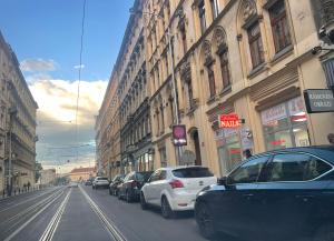 Proměnná LED dopravní značka v Lidické ulici v Praze 5