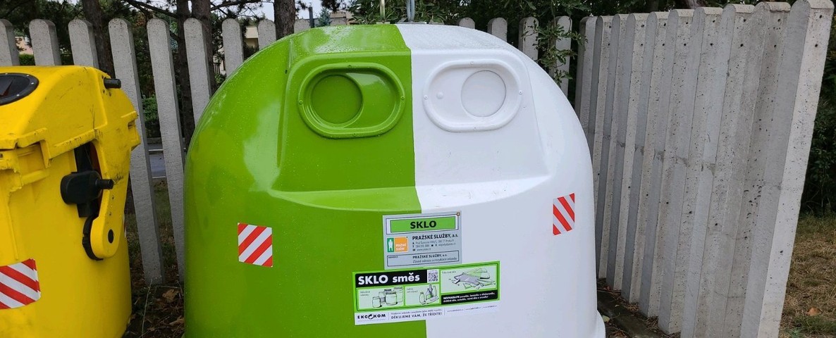 Ilustrační foto - sběrná nádoba na sklo