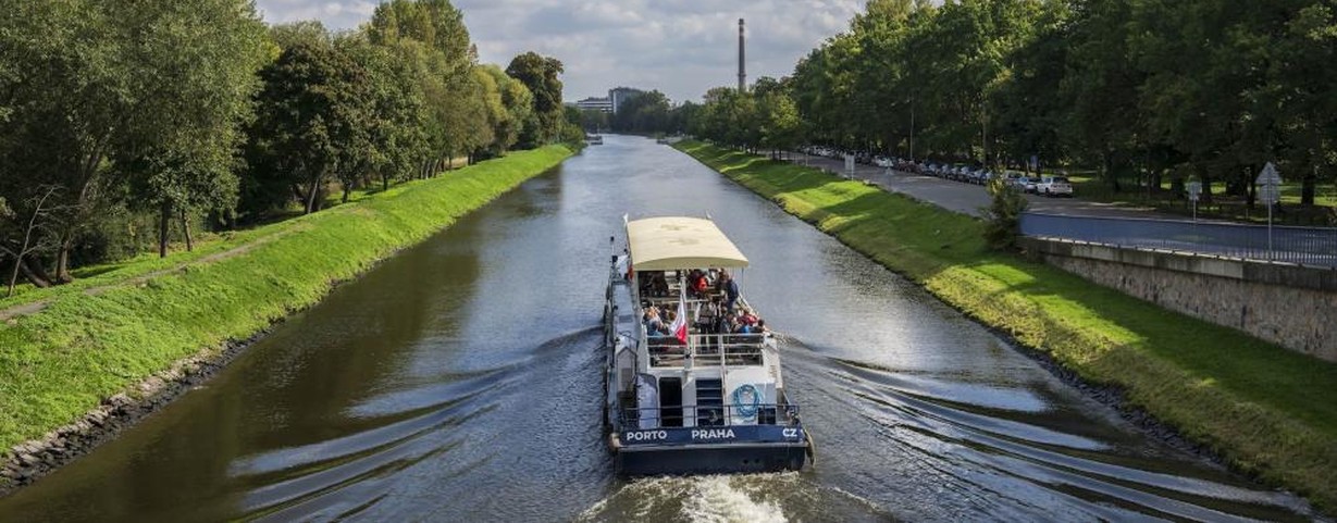 Festivalový expres Trojskou kotlinou