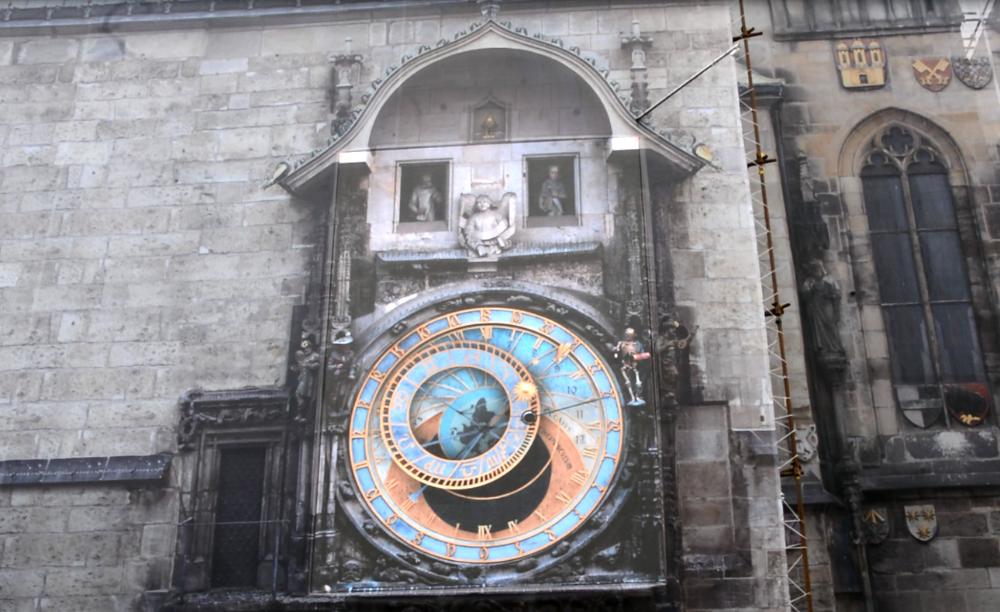 Digitální orloj už nezdobí Staroměstskou radnici, viděly jej statisíce lidí