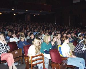 Hlediště kina zaplnili studenti pražských středních škol