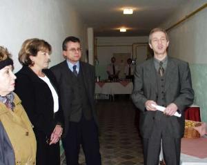 MUDr. Bašný poděkoval i jménem ředitelky nadace Jitky Štambachové (vlevo) za podporu projektu