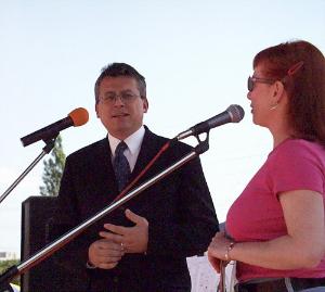 Foto - Primátor Jan Kasl s moderátorkou, herečkou Bárou Štěpánovou